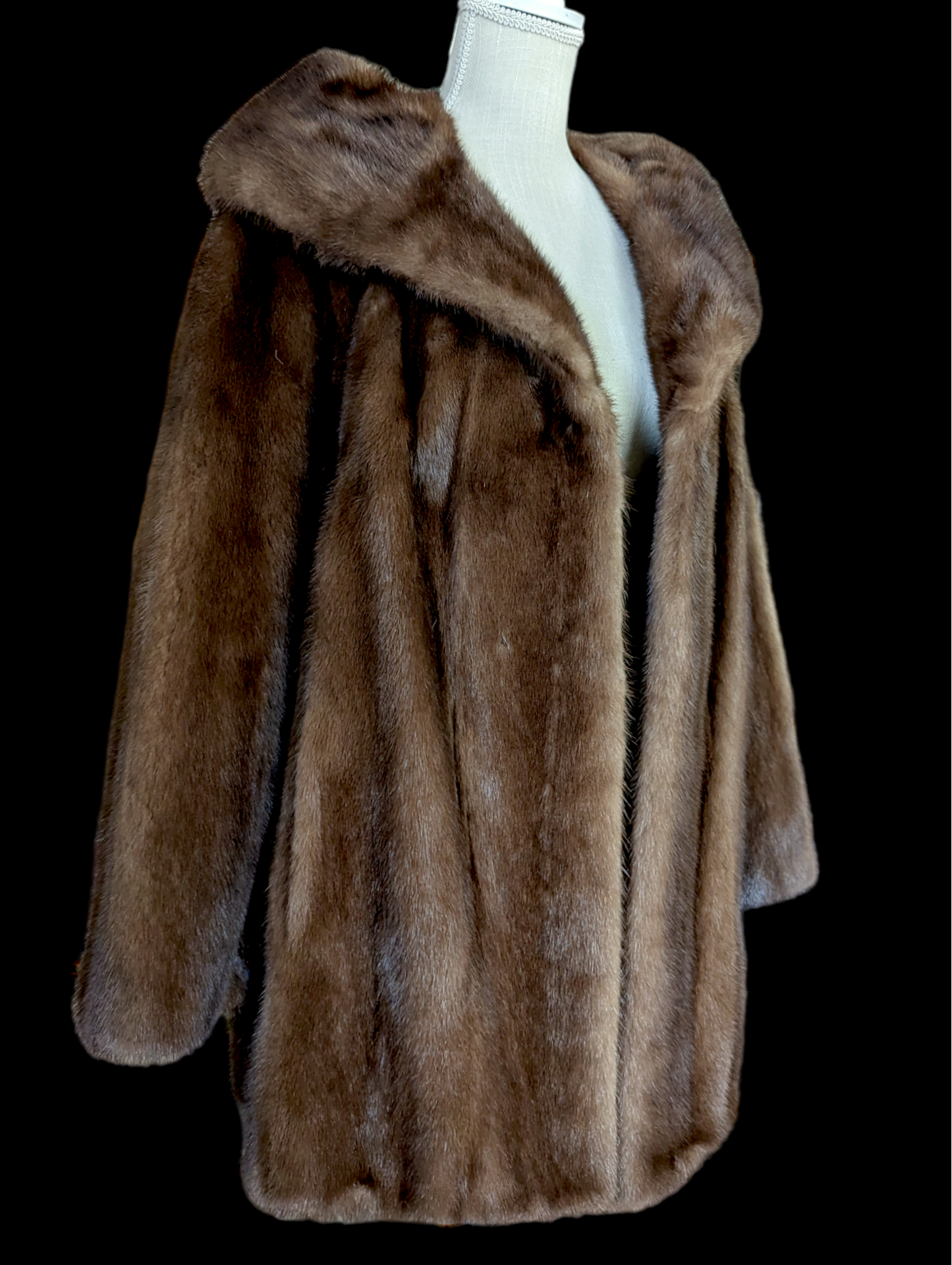 1950s Mink Mid-Length Fur Coat in Chestnut with Large Collar, Pockets and Satin Lining